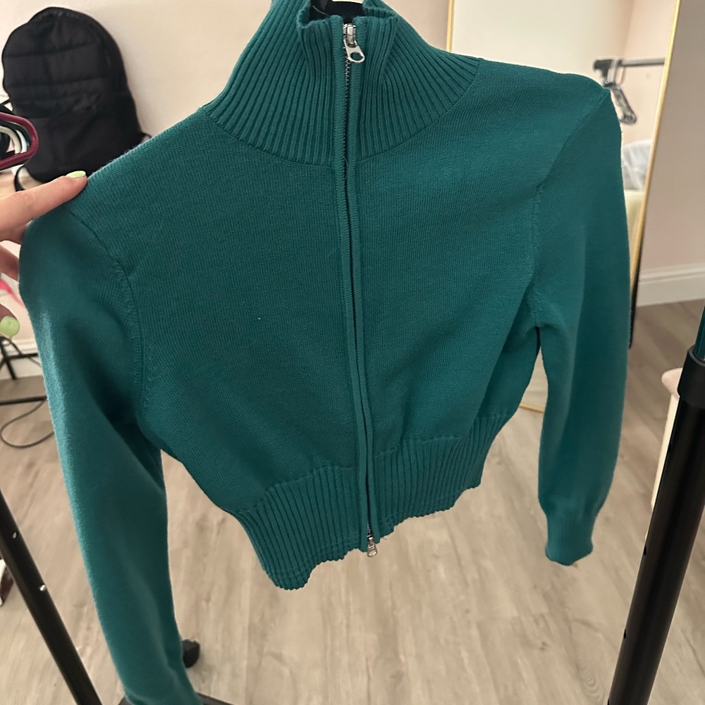 Zip-Up Cropped turtle neck sweater